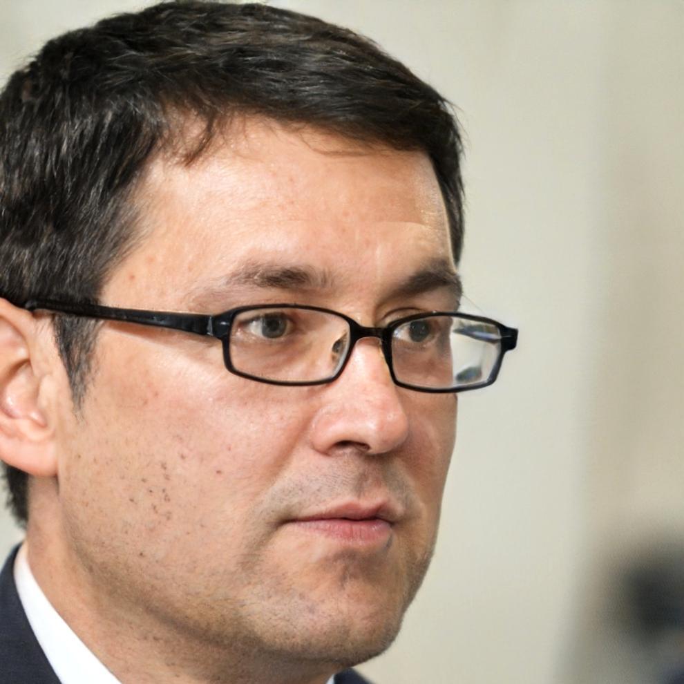 Retrato de Sebastián Montes, empresario exitoso en franquicias